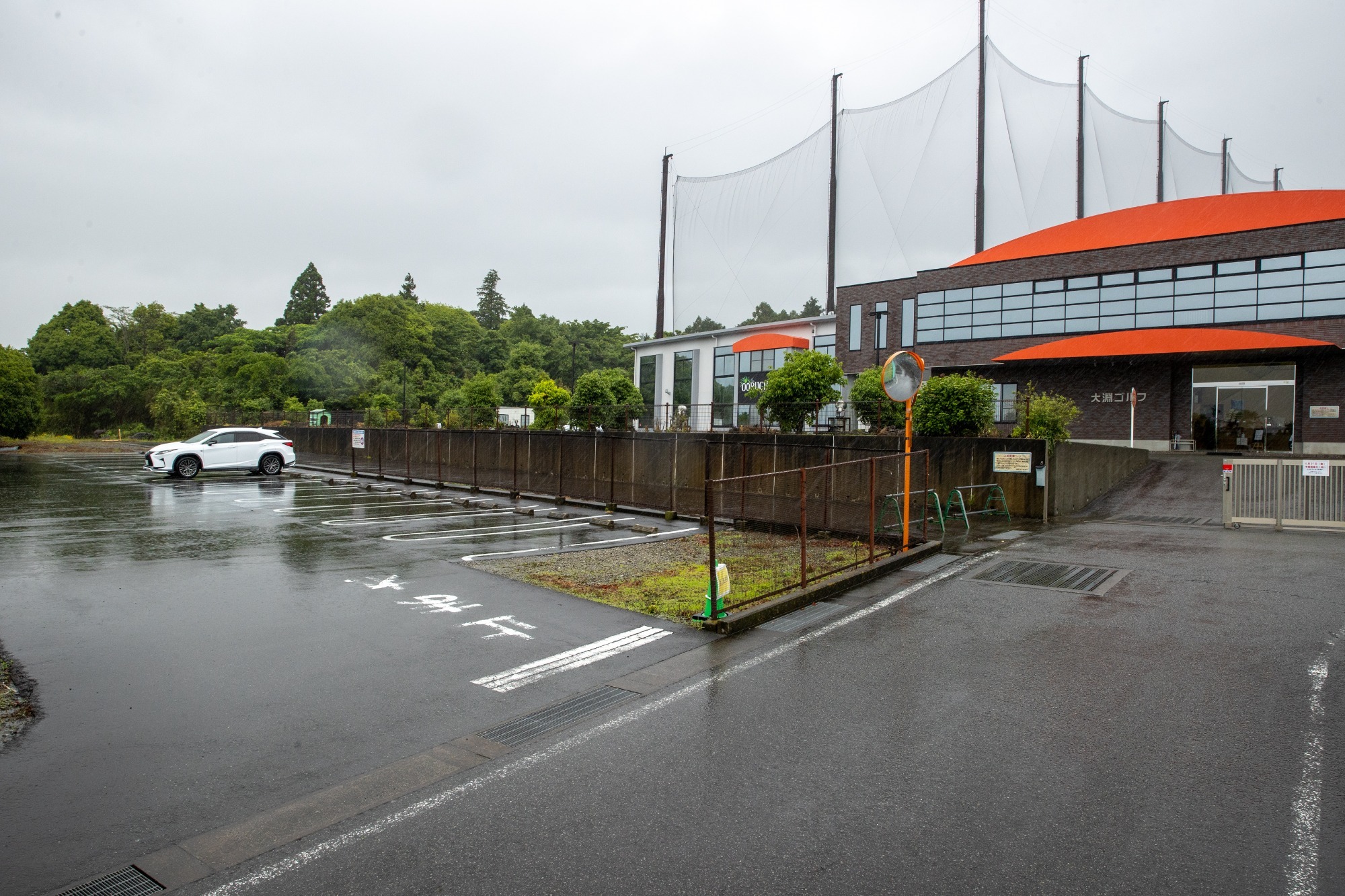 写真：駐車場